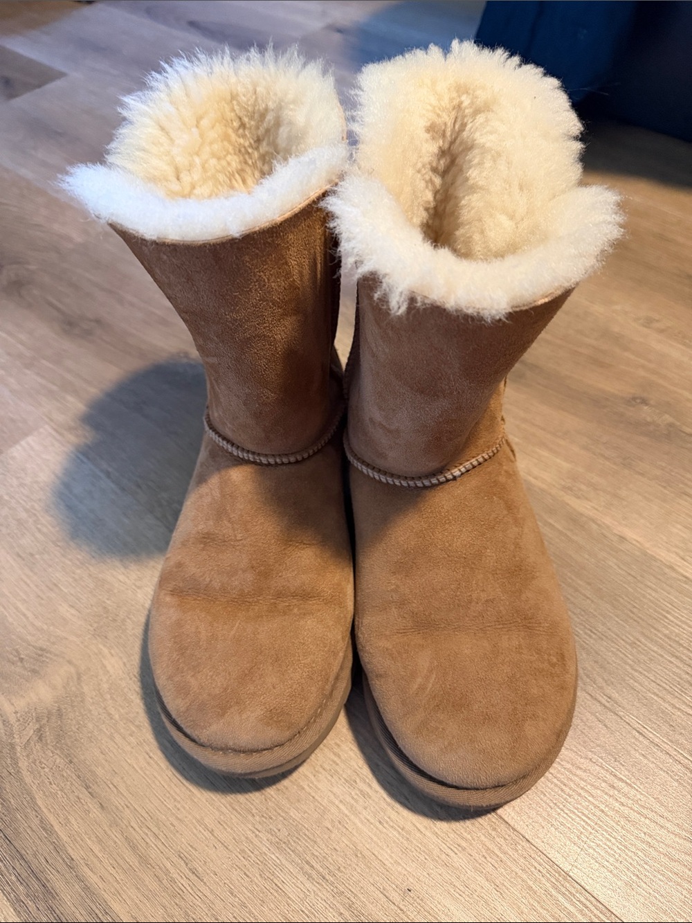 UGG Classic Short Suede Boot in Chestnut with Cream Shearling